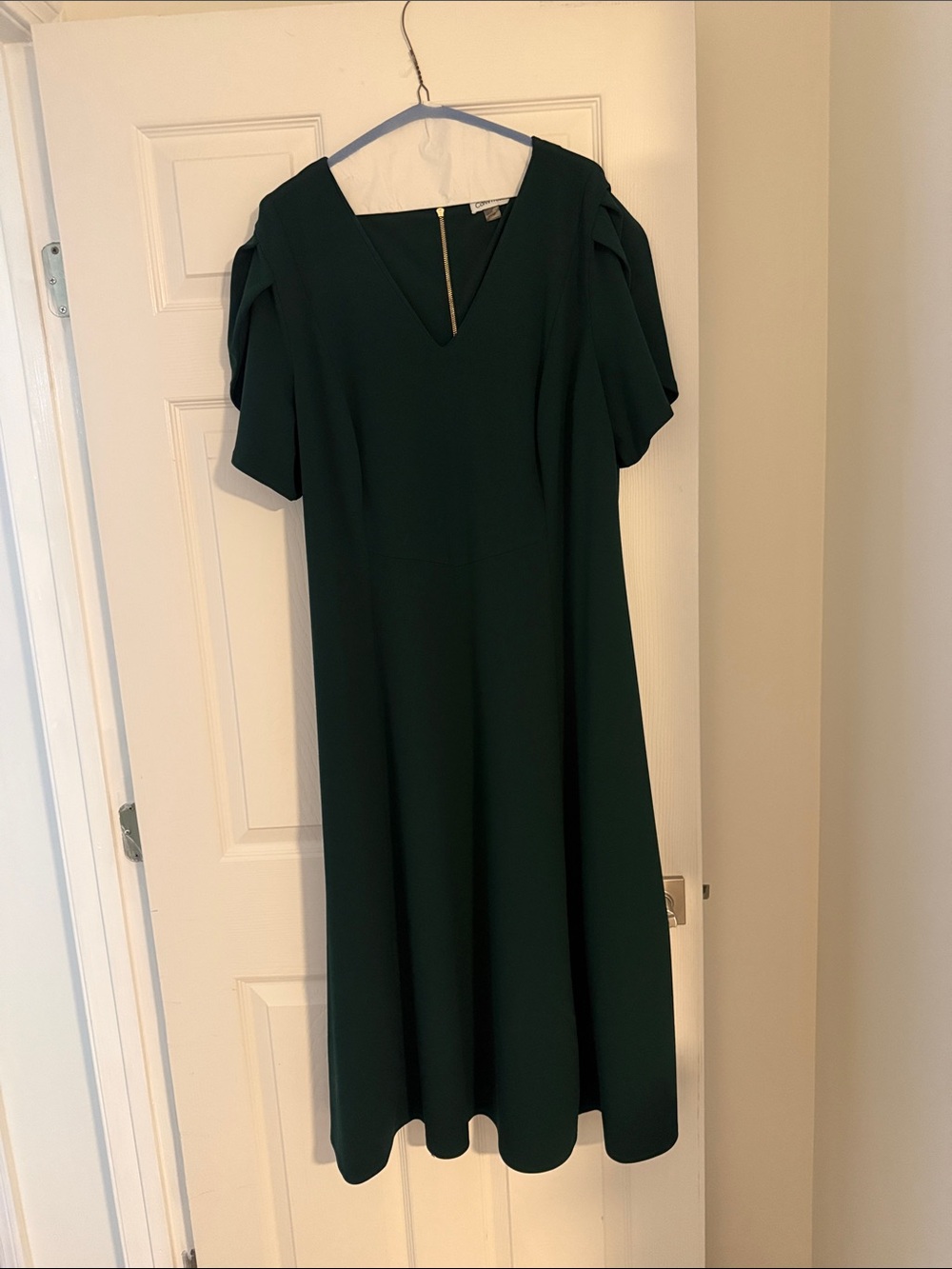 Elegant Dark Green V-Neck Midi Dress